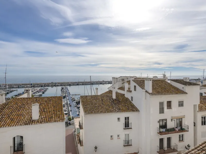 Elegant 2-bedroom, 2-bathroom apartment for sale in Puerto Banús, offering beautiful views of the port and a prime location in one of Marbella's most exclusive areas.