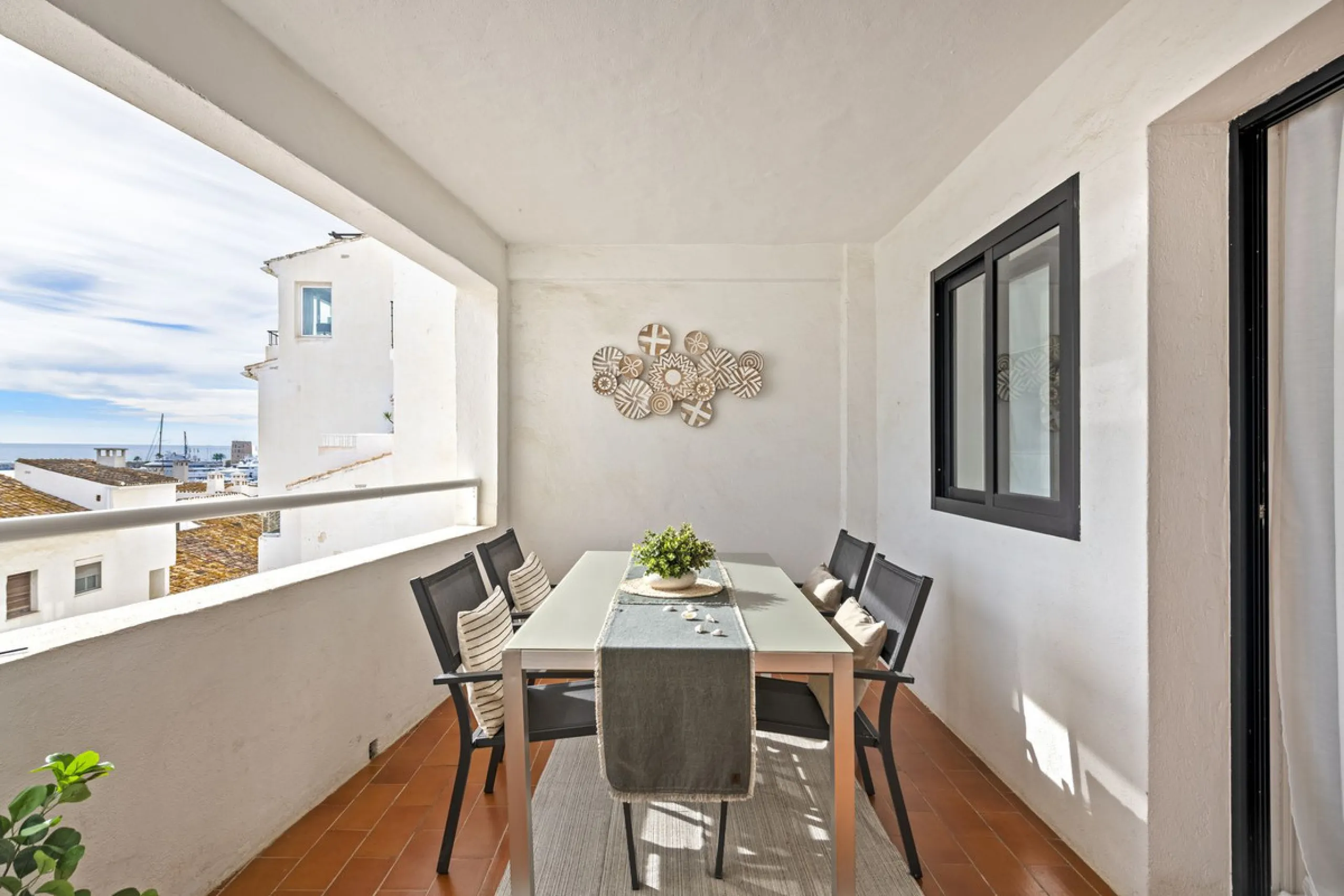Elegant 2-bedroom, 2-bathroom apartment for sale in Puerto Banús, offering beautiful views of the port and a prime location in one of Marbella's most exclusive areas.