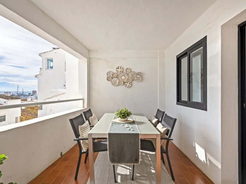 Elegant 2-bedroom, 2-bathroom apartment for sale in Puerto Banús, offering beautiful views of the port and a prime location in one of Marbella's most exclusive areas.