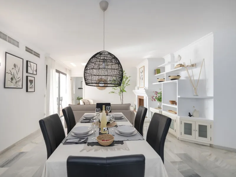 Elegant 2-bedroom, 2-bathroom apartment for sale in Puerto Banús, offering beautiful views of the port and a prime location in one of Marbella's most exclusive areas.