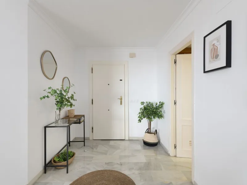 Elegant 2-bedroom, 2-bathroom apartment for sale in Puerto Banús, offering beautiful views of the port and a prime location in one of Marbella's most exclusive areas.