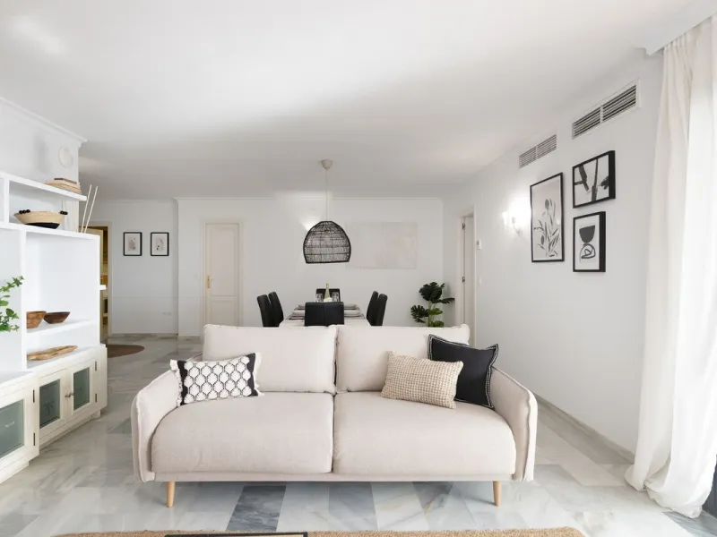 Elegant 2-bedroom, 2-bathroom apartment for sale in Puerto Banús, offering beautiful views of the port and a prime location in one of Marbella's most exclusive areas.