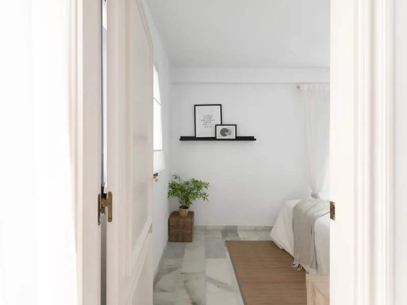 Elegant 2-bedroom, 2-bathroom apartment for sale in Puerto Banús, offering beautiful views of the port and a prime location in one of Marbella's most exclusive areas.