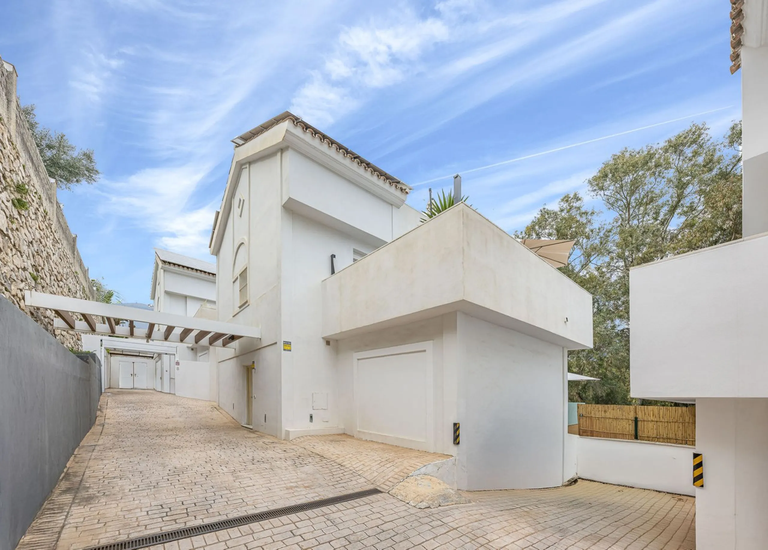 Exclusive detached villa just 500 meters from the sea – The best price on the market