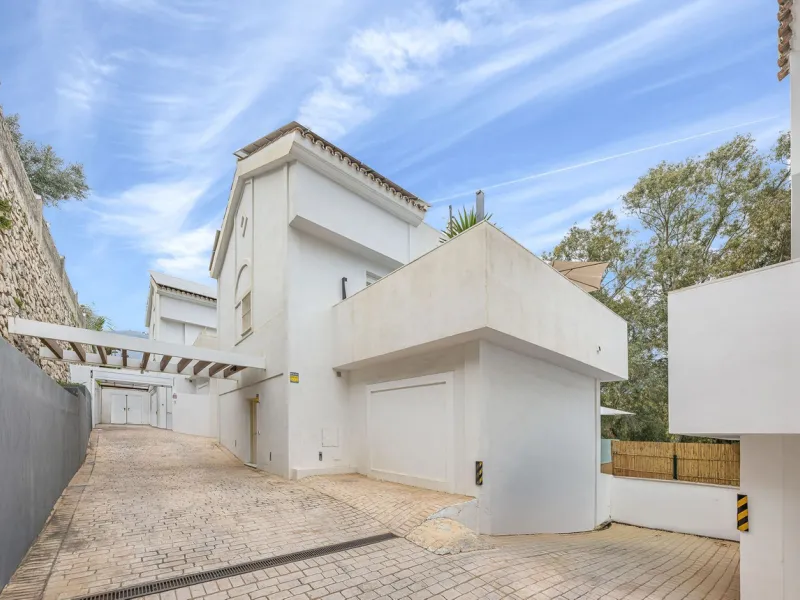 House - Detached Villa в продаже в Benalmadena, Málaga. В доме 5 спален и 4 ванных комнат. Площадь дома 261 м²