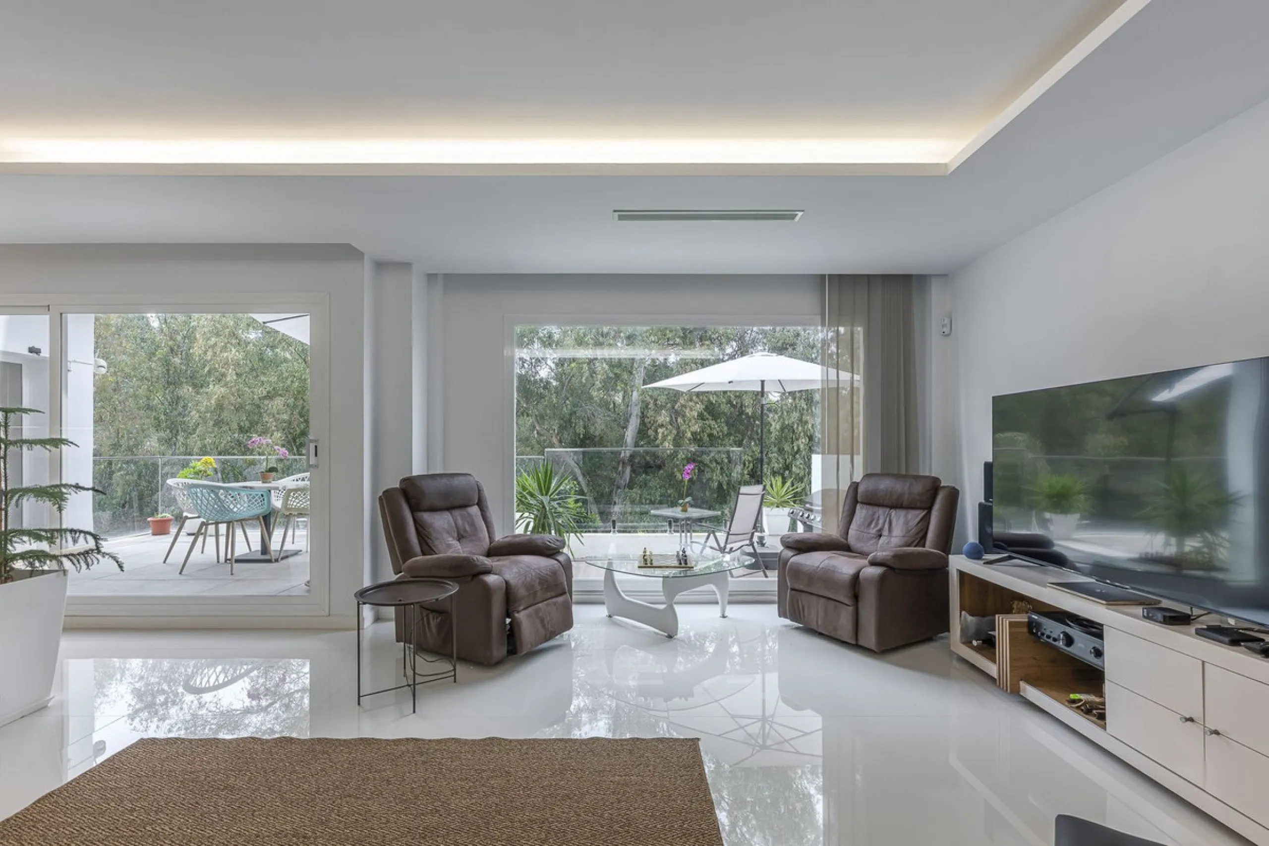 Exclusive detached villa just 500 meters from the sea – The best price on the market