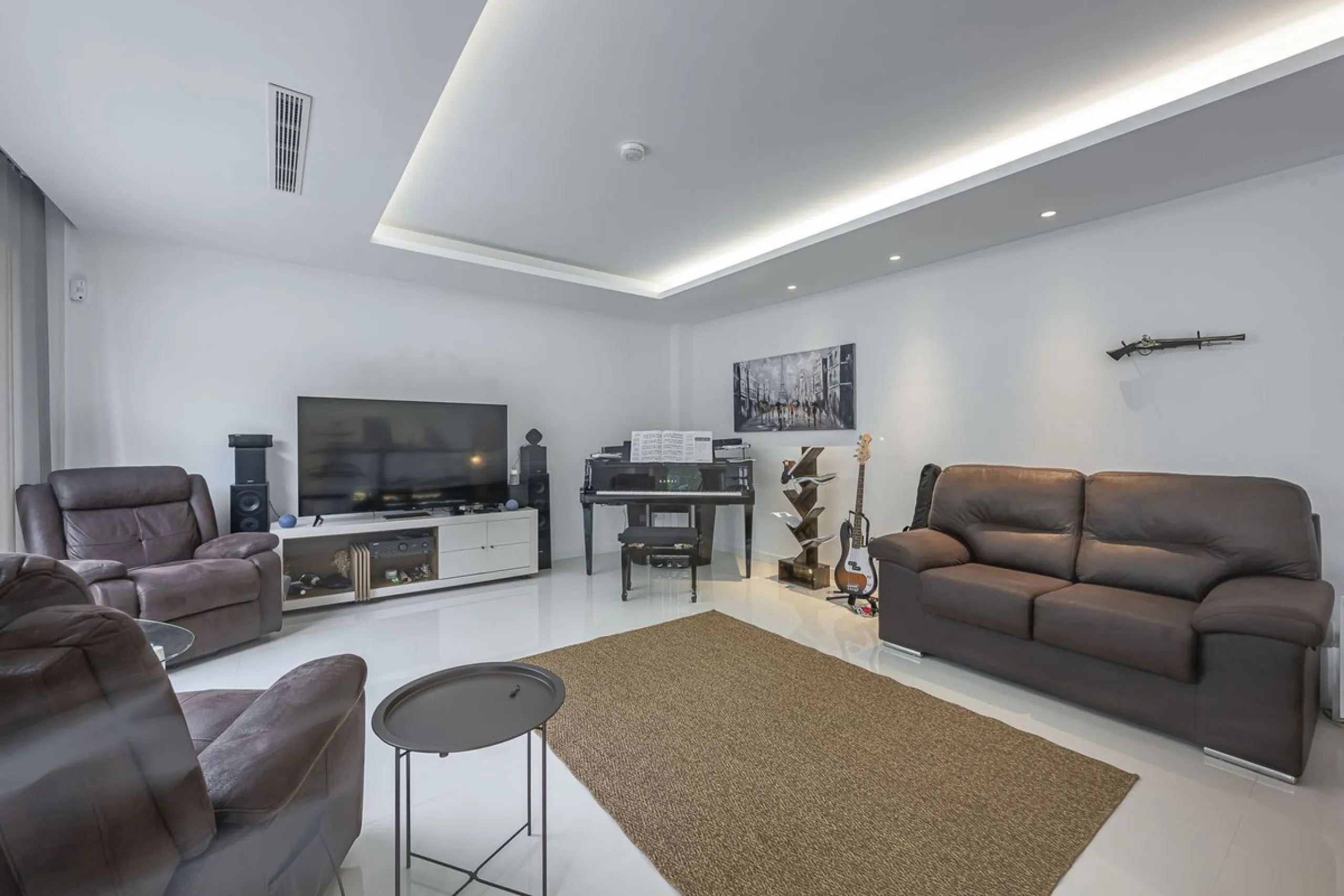 Exclusive detached villa just 500 meters from the sea – The best price on the market