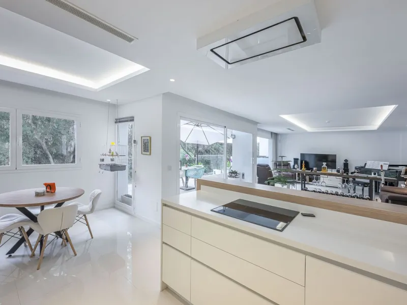 Exclusive detached villa just 500 meters from the sea – The best price on the market