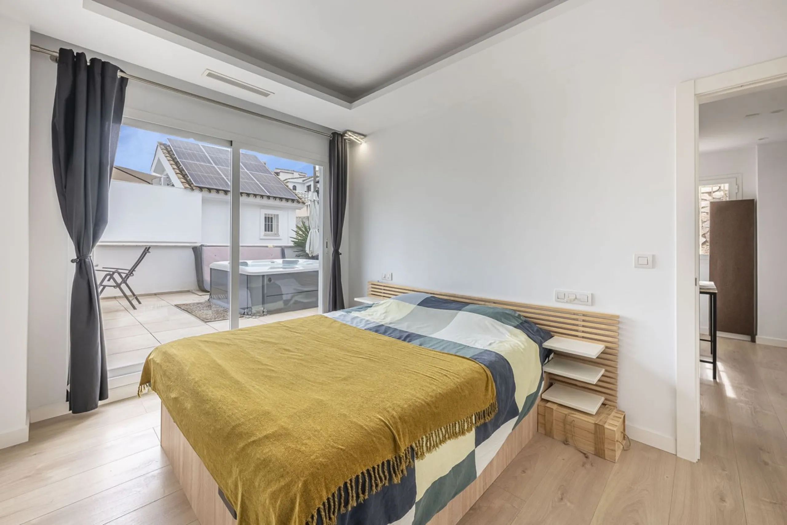 Exclusive detached villa just 500 meters from the sea – The best price on the market