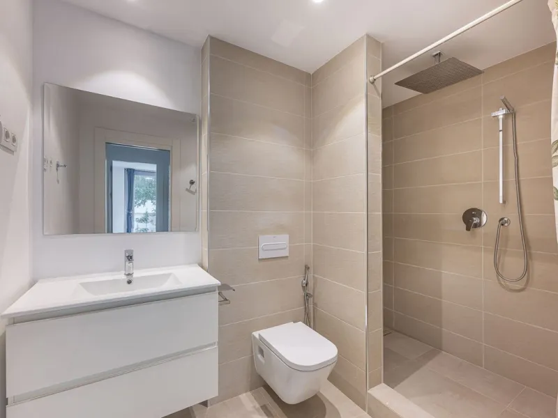 Exclusive detached villa just 500 meters from the sea – The best price on the market