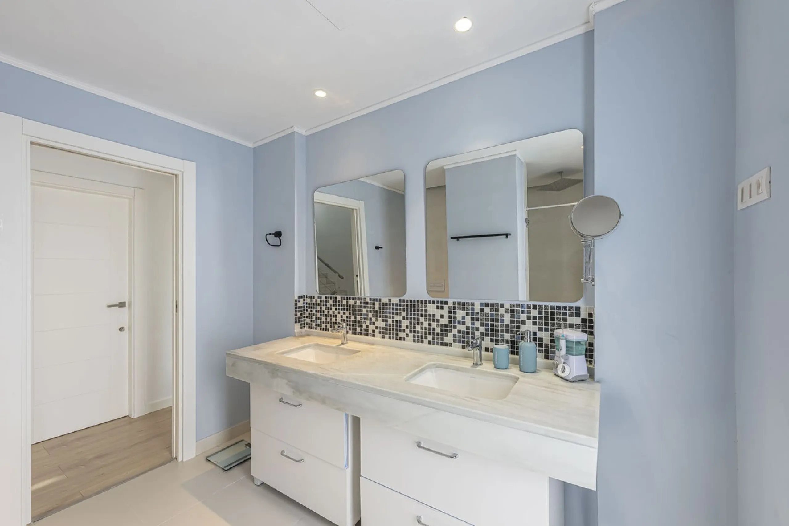 Exclusive detached villa just 500 meters from the sea – The best price on the market