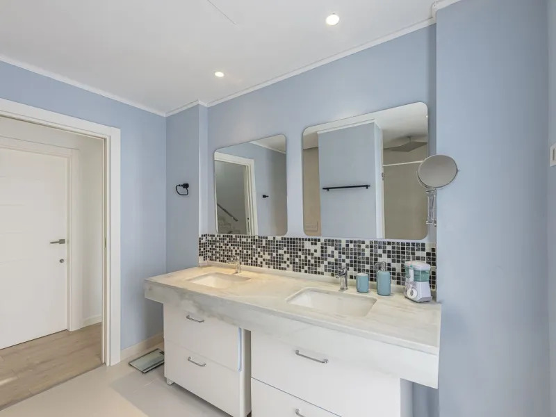Exclusive detached villa just 500 meters from the sea – The best price on the market