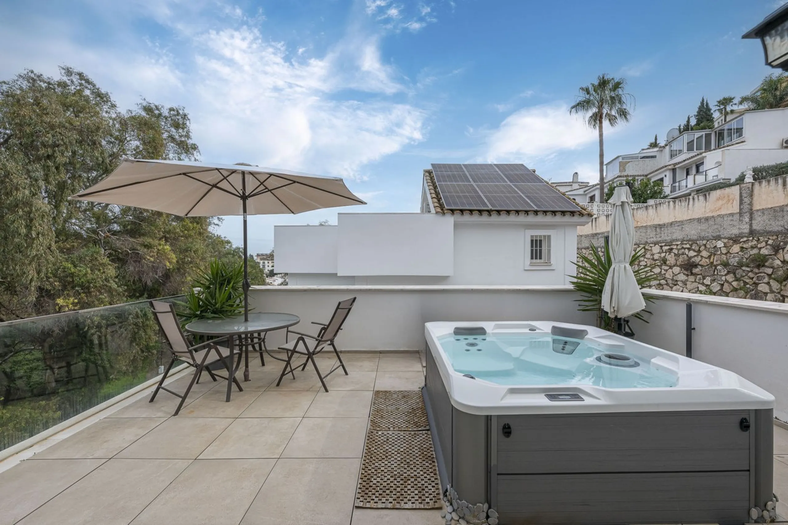 Exclusive detached villa just 500 meters from the sea – The best price on the market