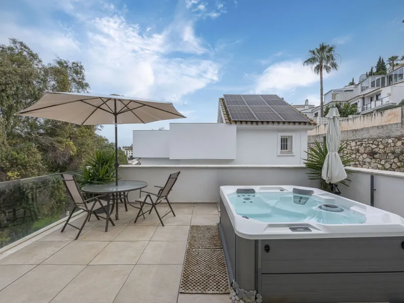 Exclusive detached villa just 500 meters from the sea – The best price on the market