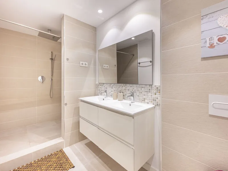 Exclusive detached villa just 500 meters from the sea – The best price on the market
