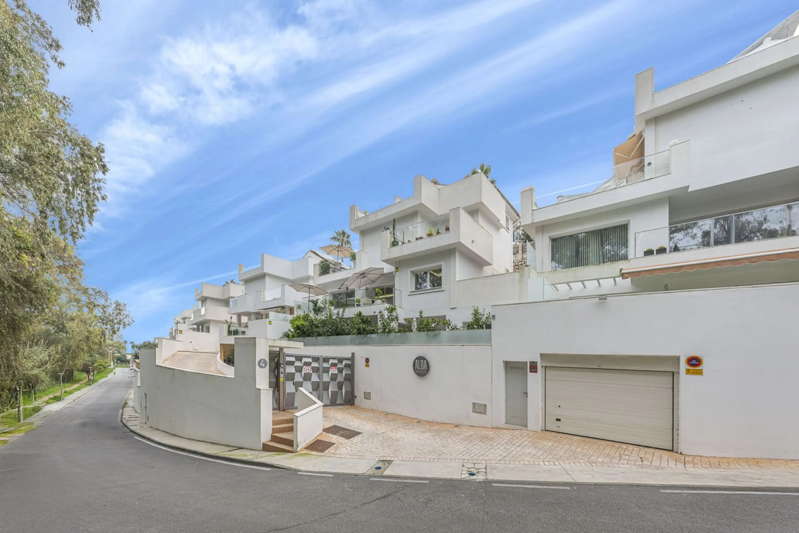 Exclusive detached villa just 500 meters from the sea – The best price on the market