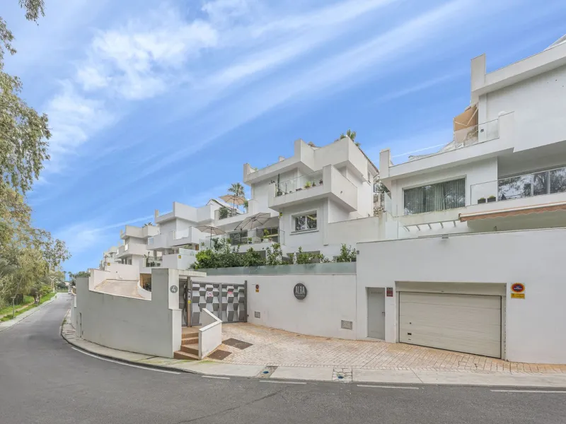 Exclusive detached villa just 500 meters from the sea – The best price on the market