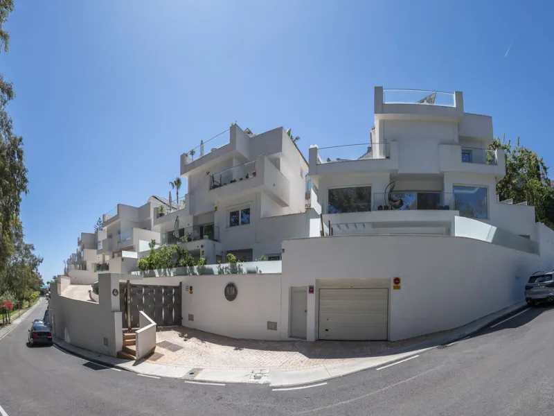 Exclusive detached villa just 500 meters from the sea – The best price on the market