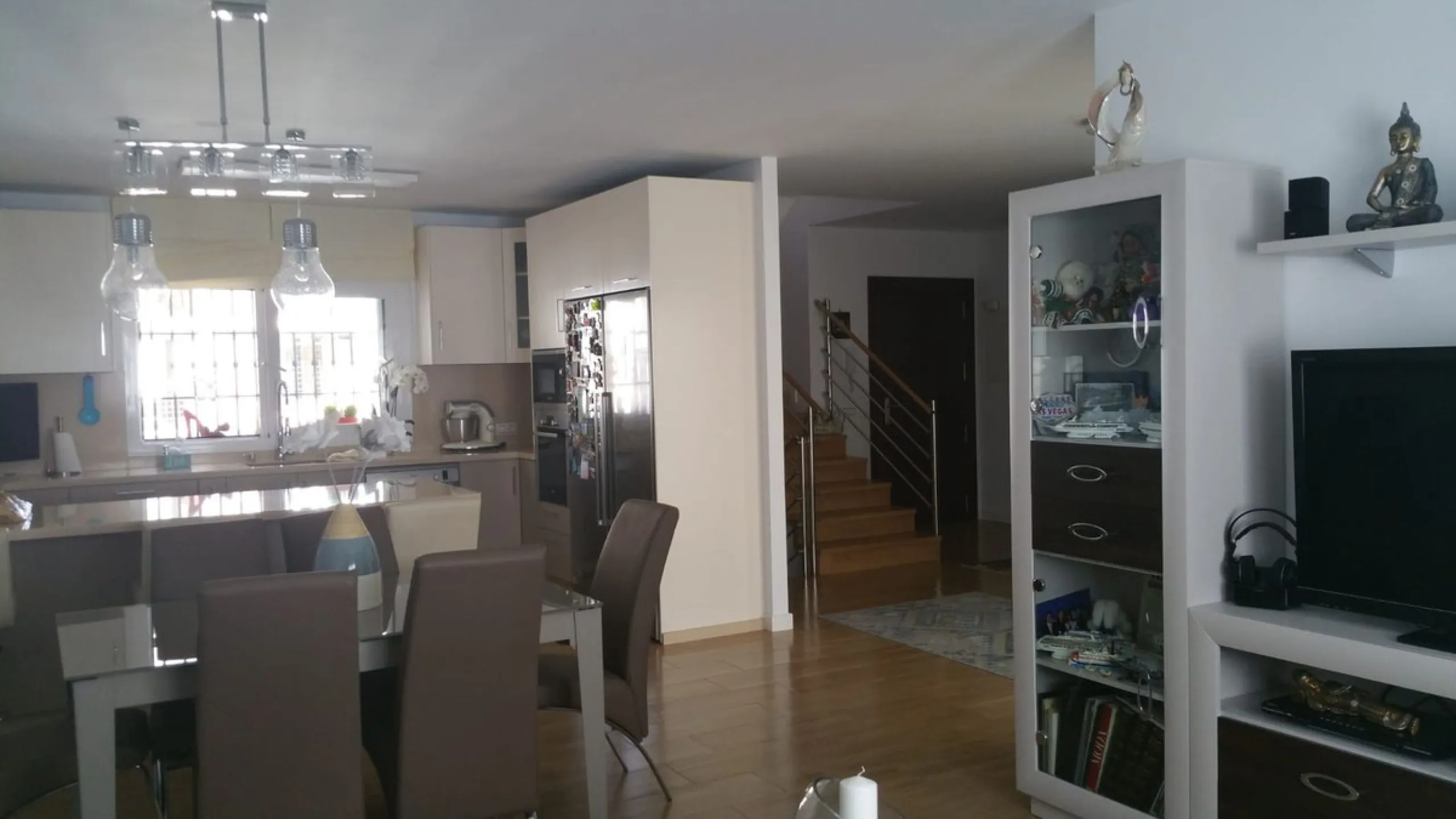 Spectacular Designer Semi-Detached House: Space, Efficiency, and Total Connectivity