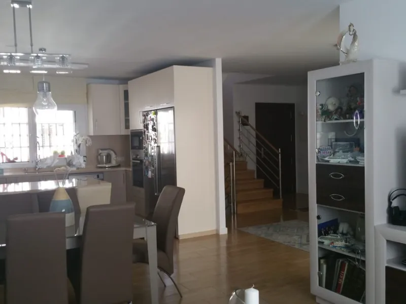 Spectacular Designer Semi-Detached House: Space, Efficiency, and Total Connectivity