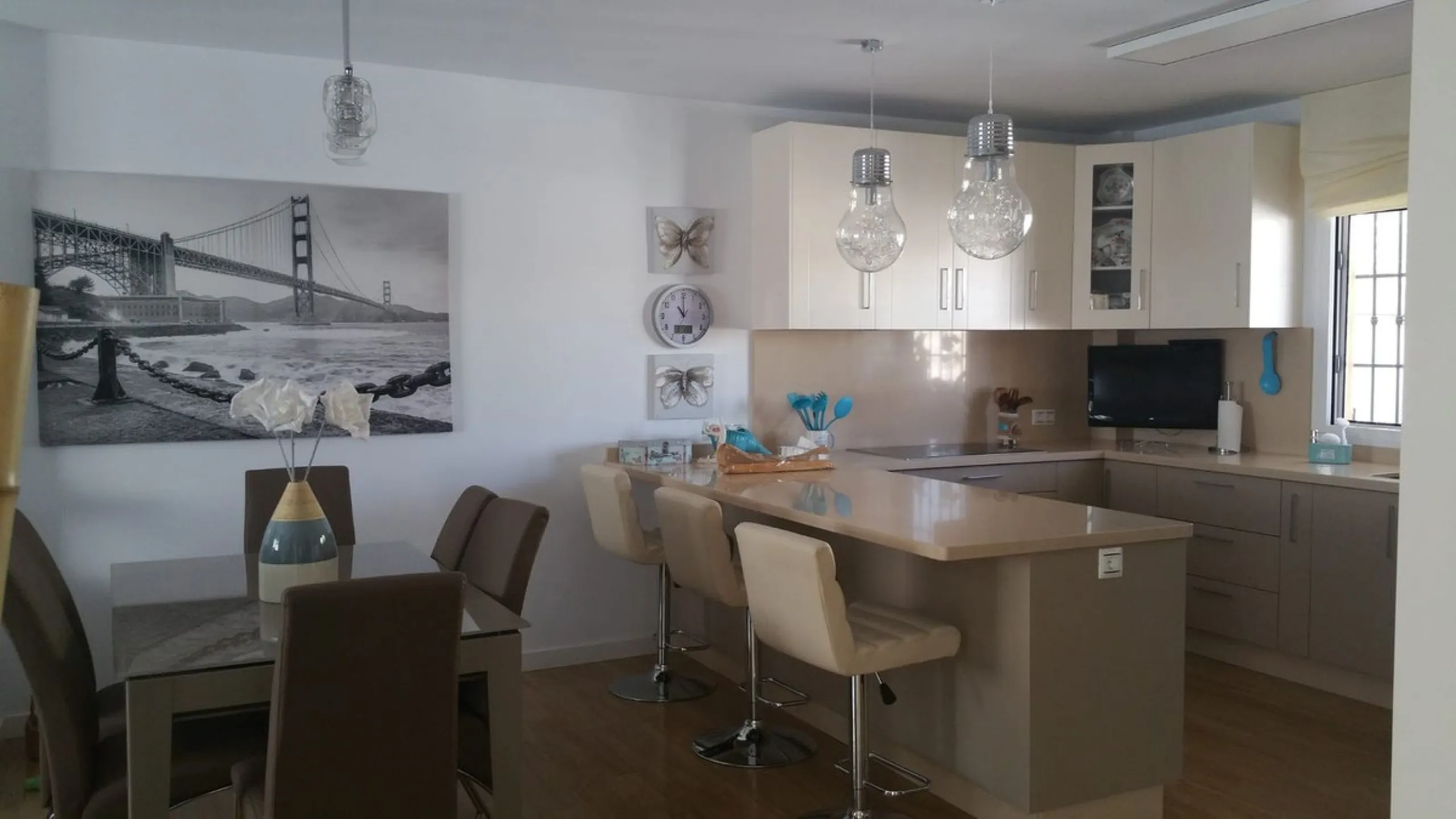 Spectacular Designer Semi-Detached House: Space, Efficiency, and Total Connectivity