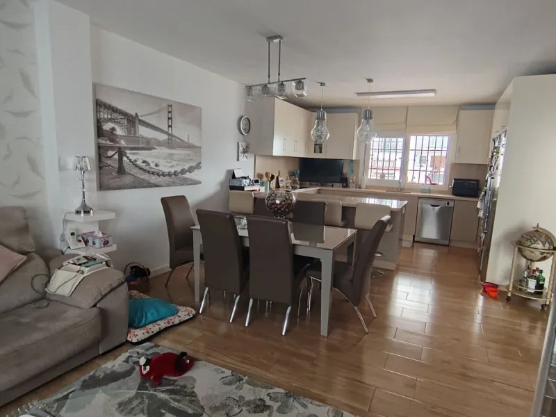 Spectacular Designer Semi-Detached House: Space, Efficiency, and Total Connectivity