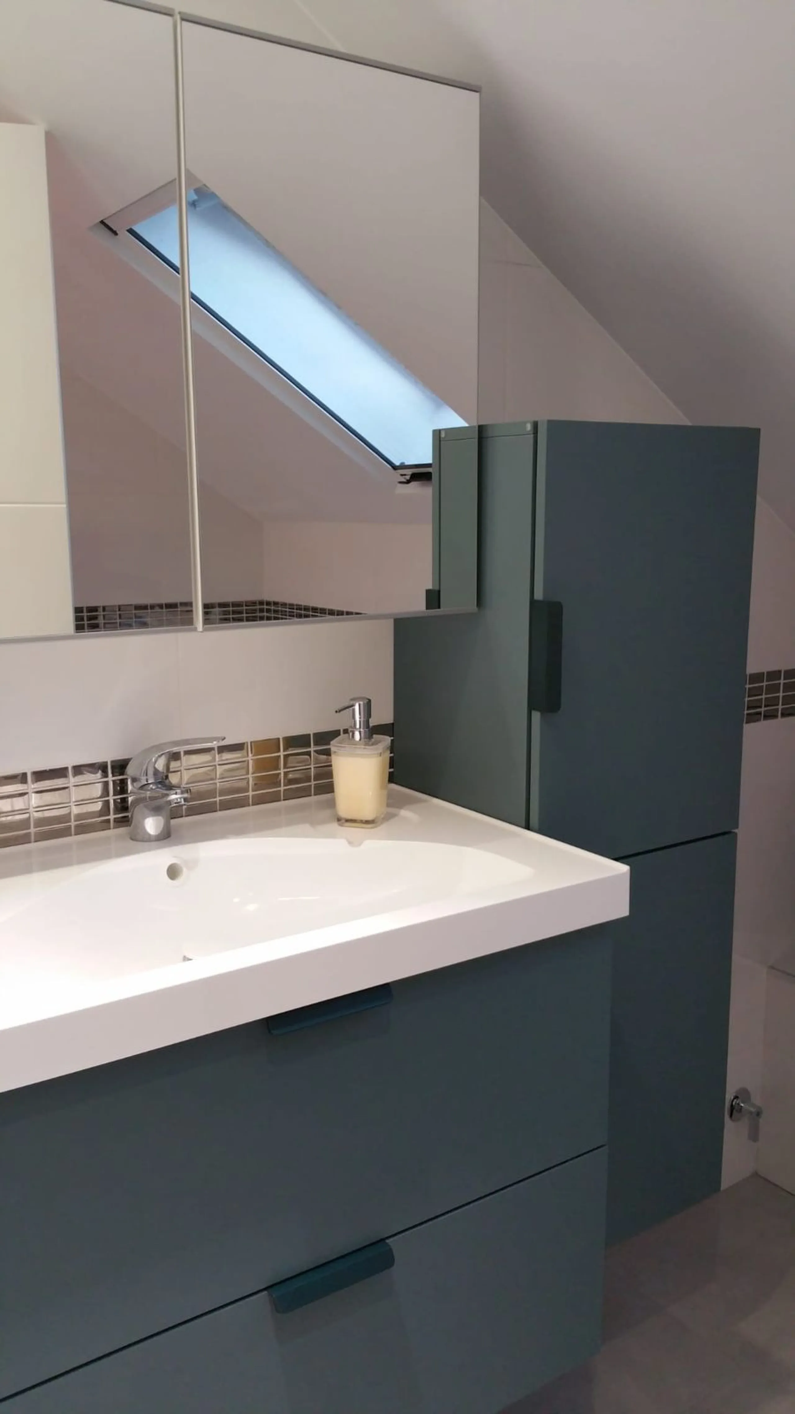 Spectacular Designer Semi-Detached House: Space, Efficiency, and Total Connectivity