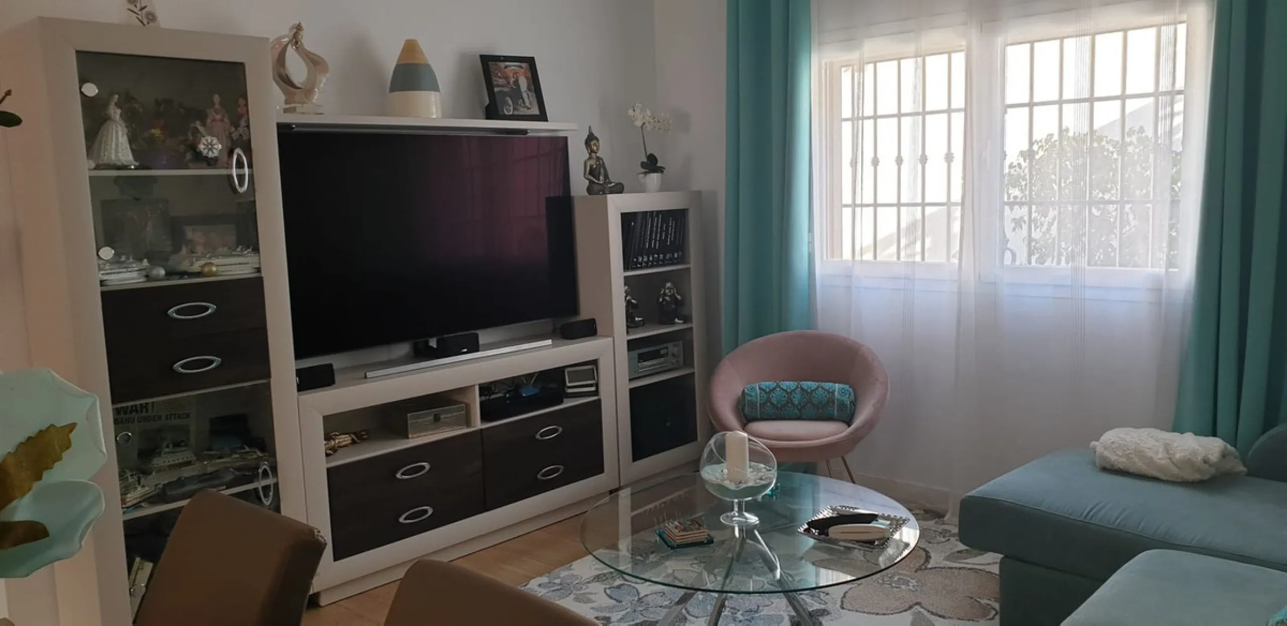 Spectacular Designer Semi-Detached House: Space, Efficiency, and Total Connectivity