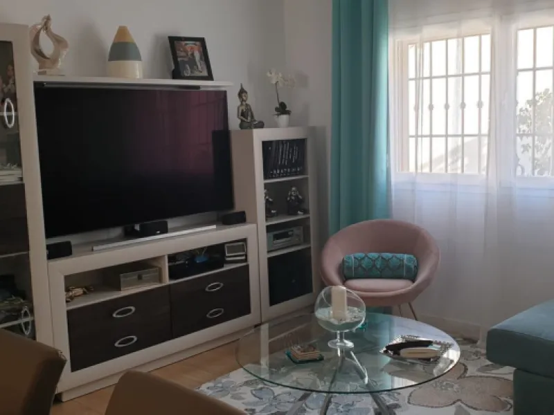 Spectacular Designer Semi-Detached House: Space, Efficiency, and Total Connectivity
