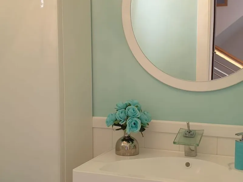 Spectacular Designer Semi-Detached House: Space, Efficiency, and Total Connectivity