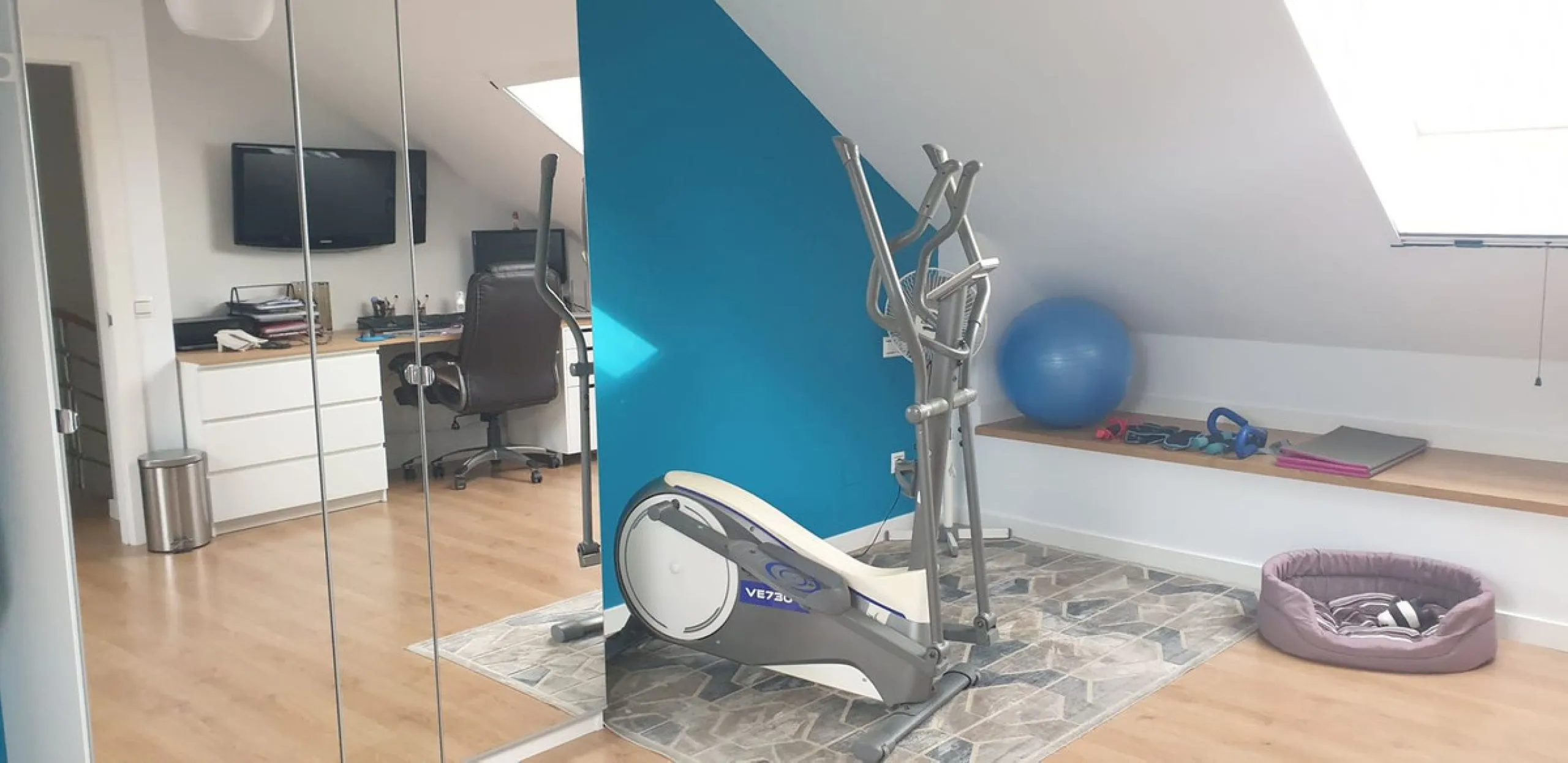 Spectacular Designer Semi-Detached House: Space, Efficiency, and Total Connectivity