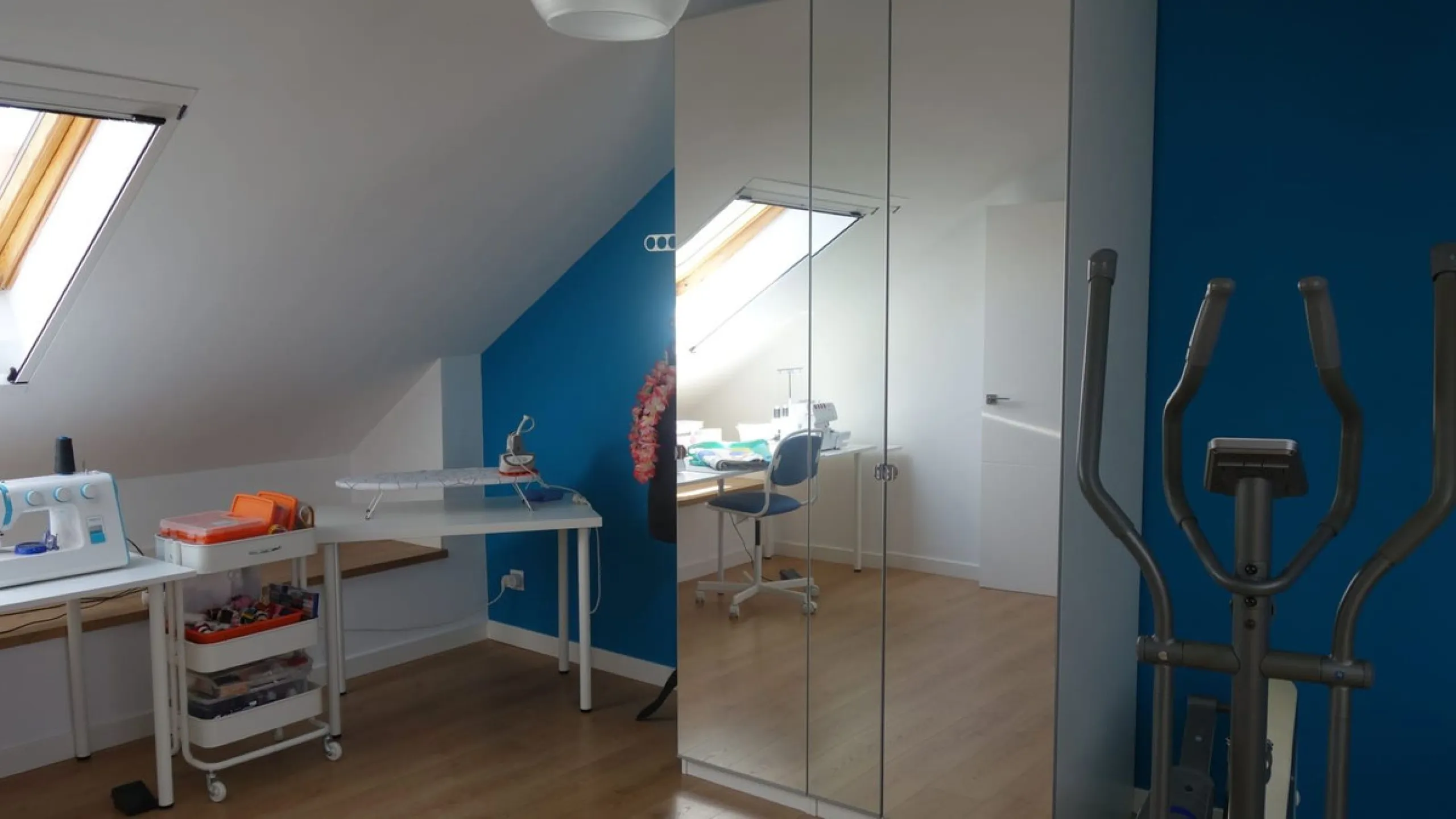 Spectacular Designer Semi-Detached House: Space, Efficiency, and Total Connectivity