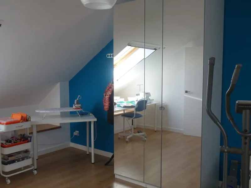 Spectacular Designer Semi-Detached House: Space, Efficiency, and Total Connectivity