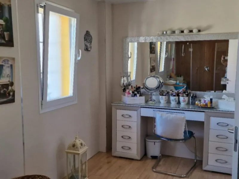 Spectacular Designer Semi-Detached House: Space, Efficiency, and Total Connectivity