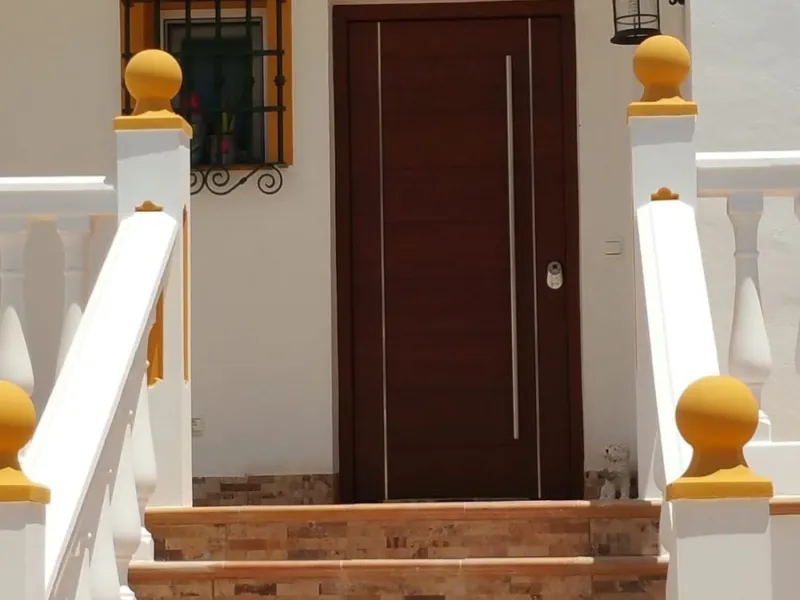 Spectacular Designer Semi-Detached House: Space, Efficiency, and Total Connectivity