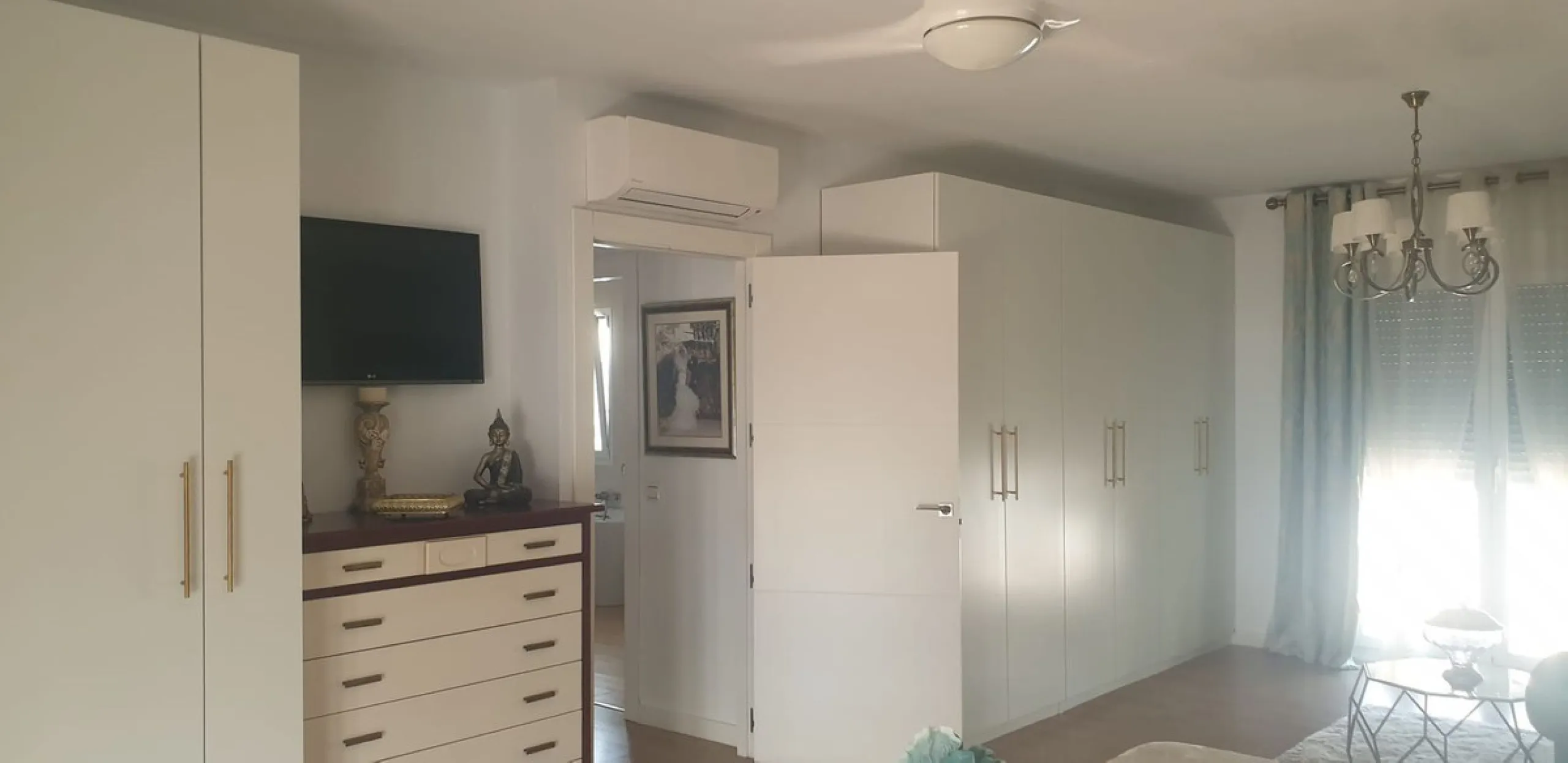 Spectacular Designer Semi-Detached House: Space, Efficiency, and Total Connectivity