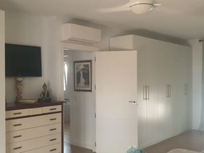 Spectacular Designer Semi-Detached House: Space, Efficiency, and Total Connectivity