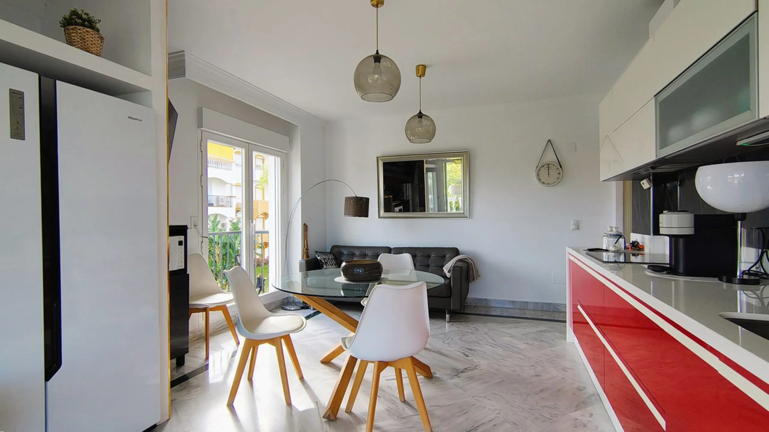 Apartment - Middle Floor Apartment в продаже в Marbella, Málaga. В доме 4 спален и 3 ванных комнат. Площадь дома 101 м²
