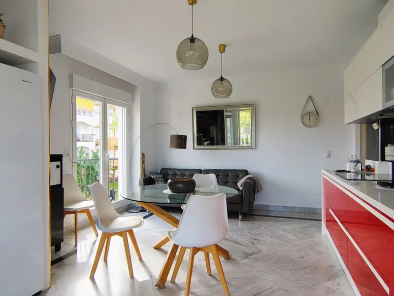 Apartment - Middle Floor Apartment в продаже в Marbella, Málaga. В доме 4 спален и 3 ванных комнат. Площадь дома 101 м²
