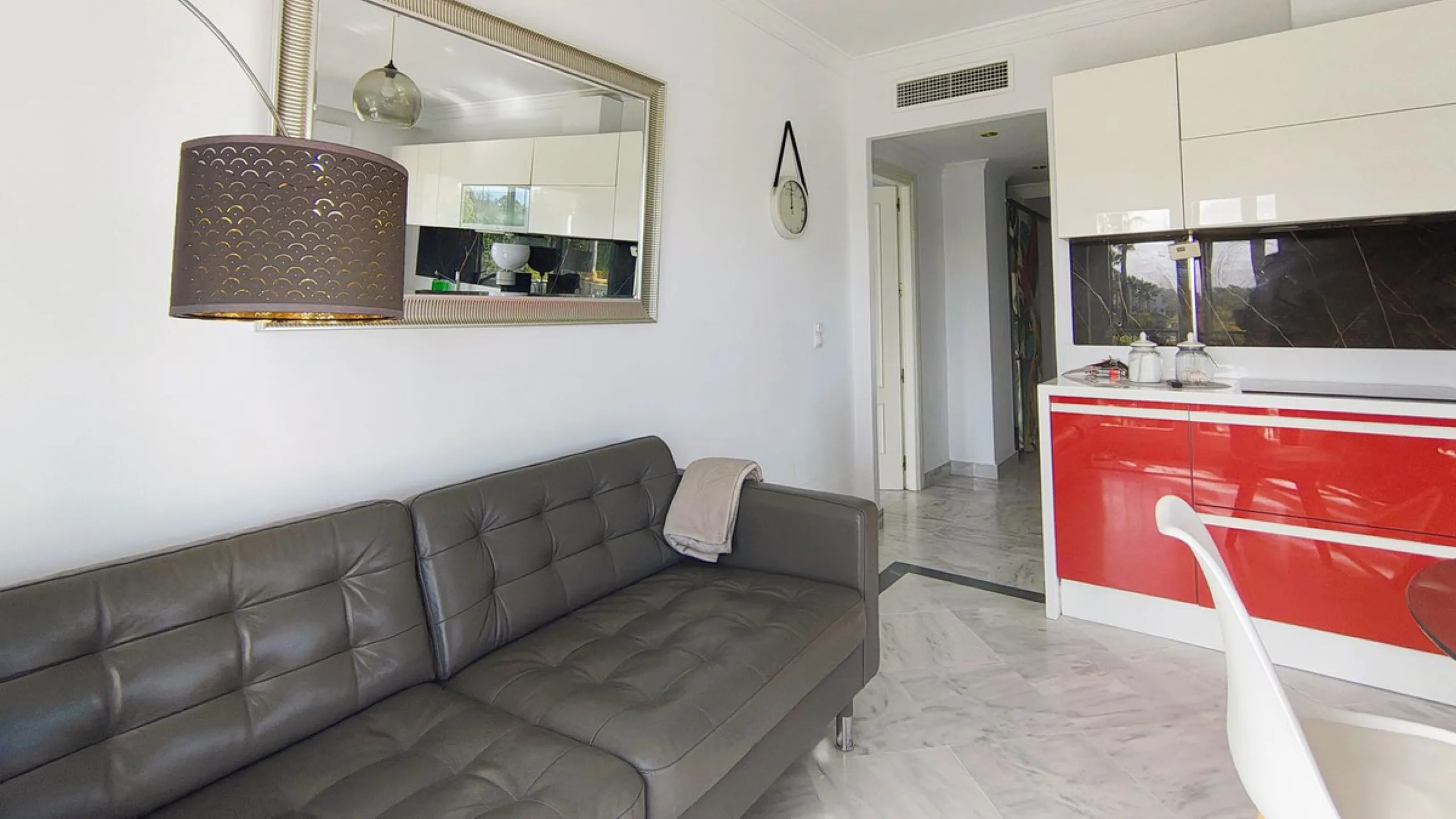 Apartment - Middle Floor Apartment в продаже в Marbella, Málaga. В доме 4 спален и 3 ванных комнат. Площадь дома 101 м²