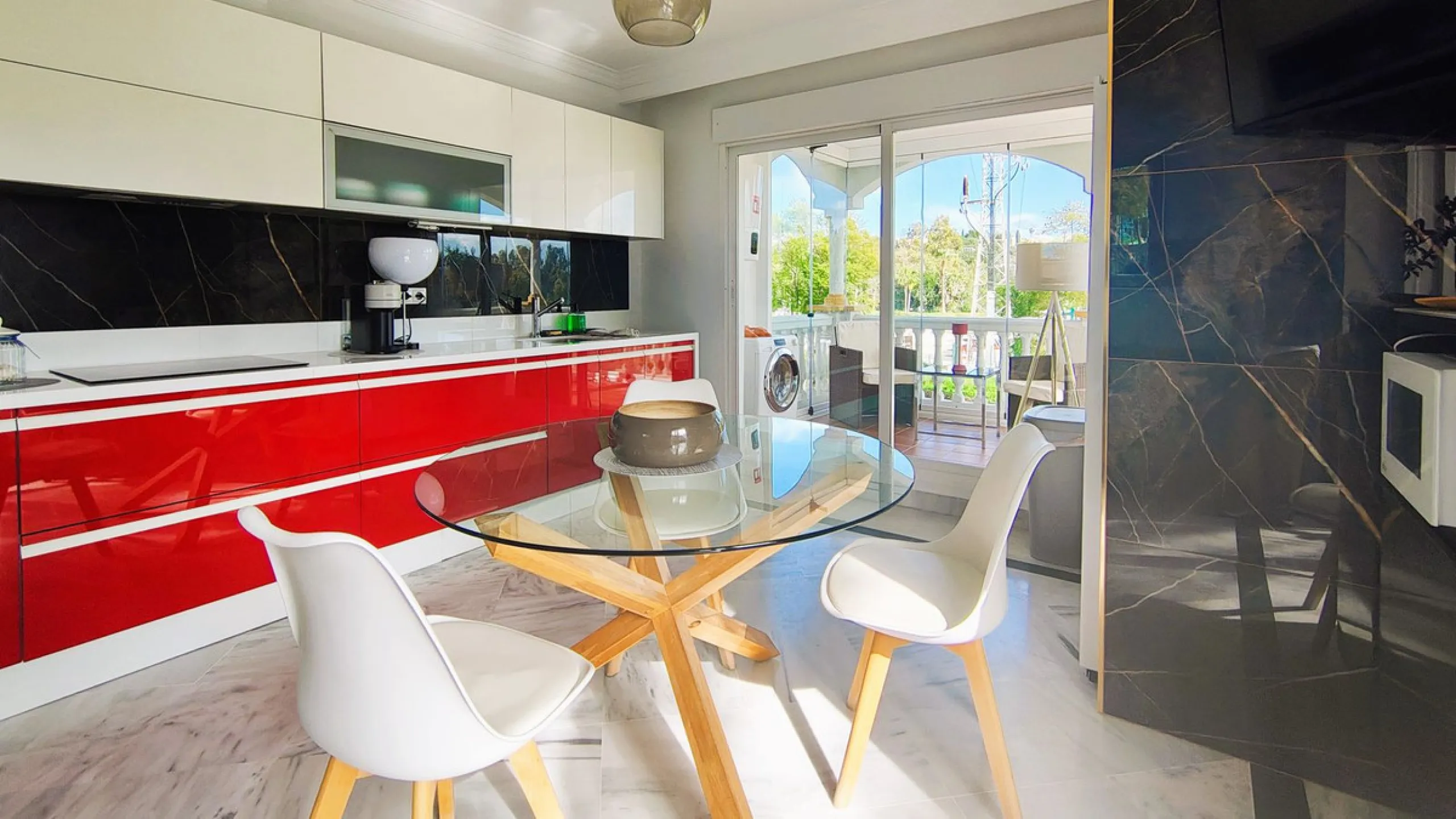 Apartment - Middle Floor Apartment в продаже в Marbella, Málaga. В доме 4 спален и 3 ванных комнат. Площадь дома 101 м²