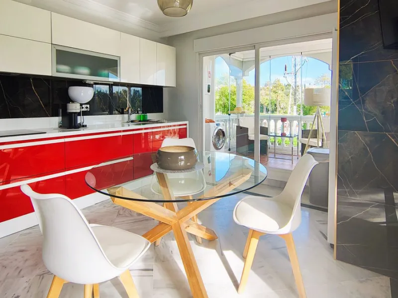 Apartment - Middle Floor Apartment в продаже в Marbella, Málaga. В доме 4 спален и 3 ванных комнат. Площадь дома 101 м²