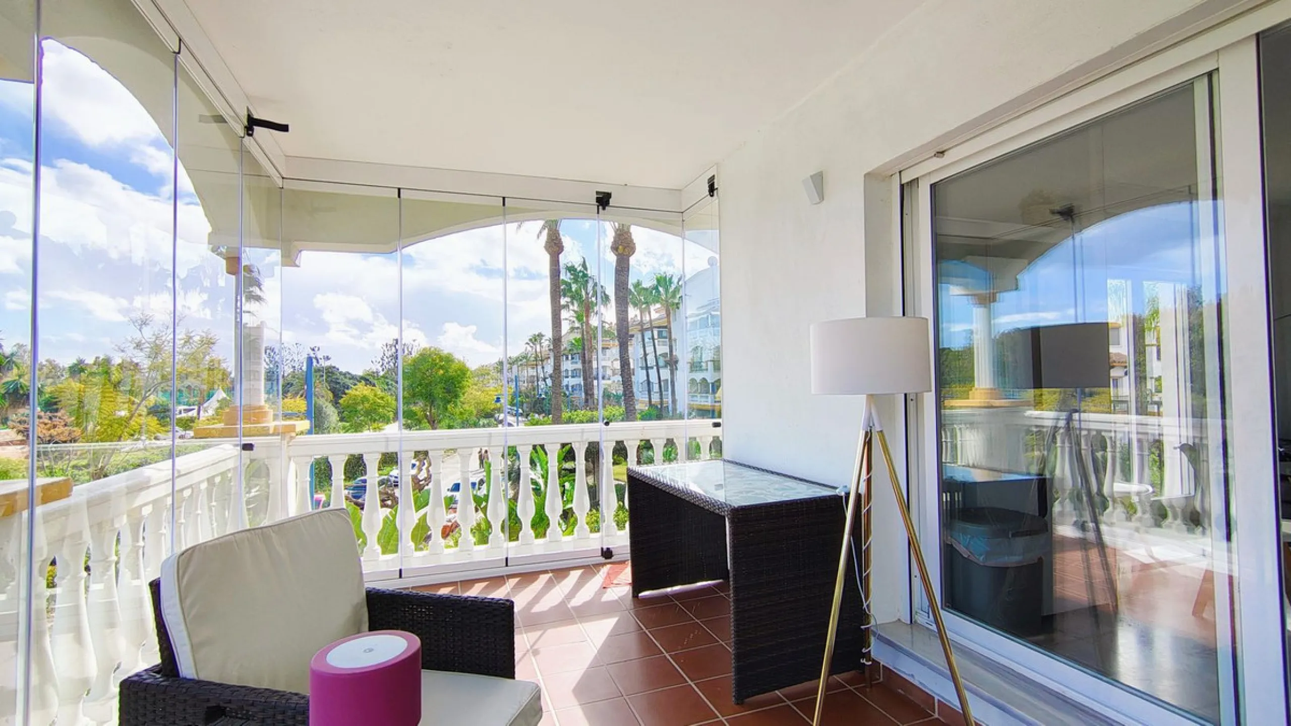 Apartment - Middle Floor Apartment в продаже в Marbella, Málaga. В доме 4 спален и 3 ванных комнат. Площадь дома 101 м²