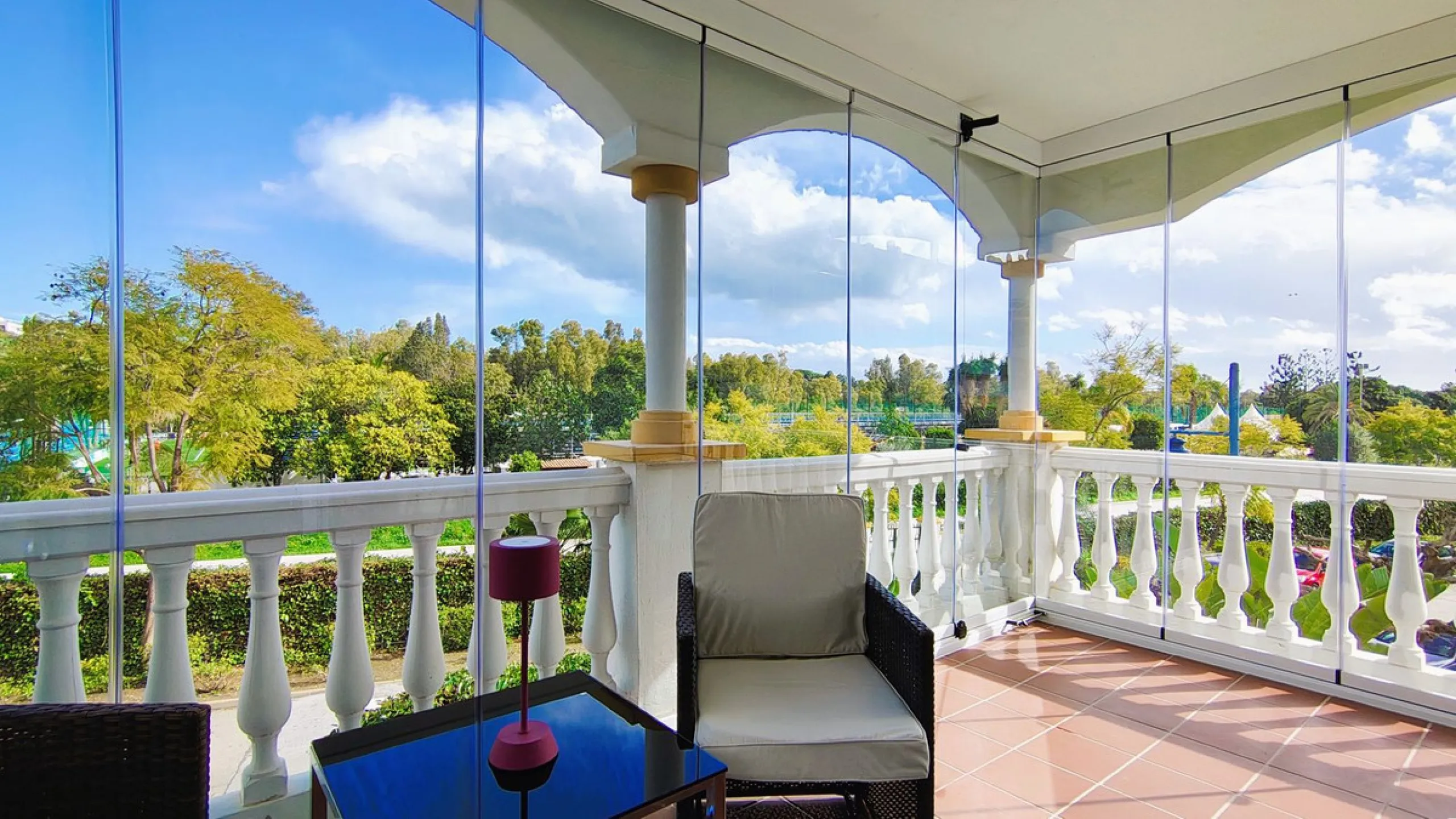 Apartment - Middle Floor Apartment в продаже в Marbella, Málaga. В доме 4 спален и 3 ванных комнат. Площадь дома 101 м²