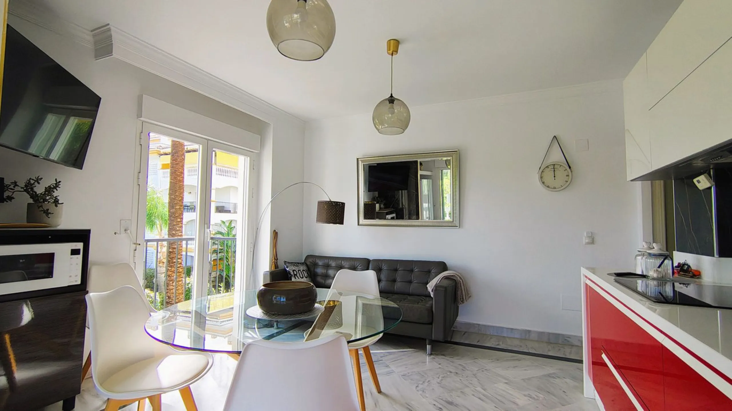 Apartment - Middle Floor Apartment в продаже в Marbella, Málaga. В доме 4 спален и 3 ванных комнат. Площадь дома 101 м²