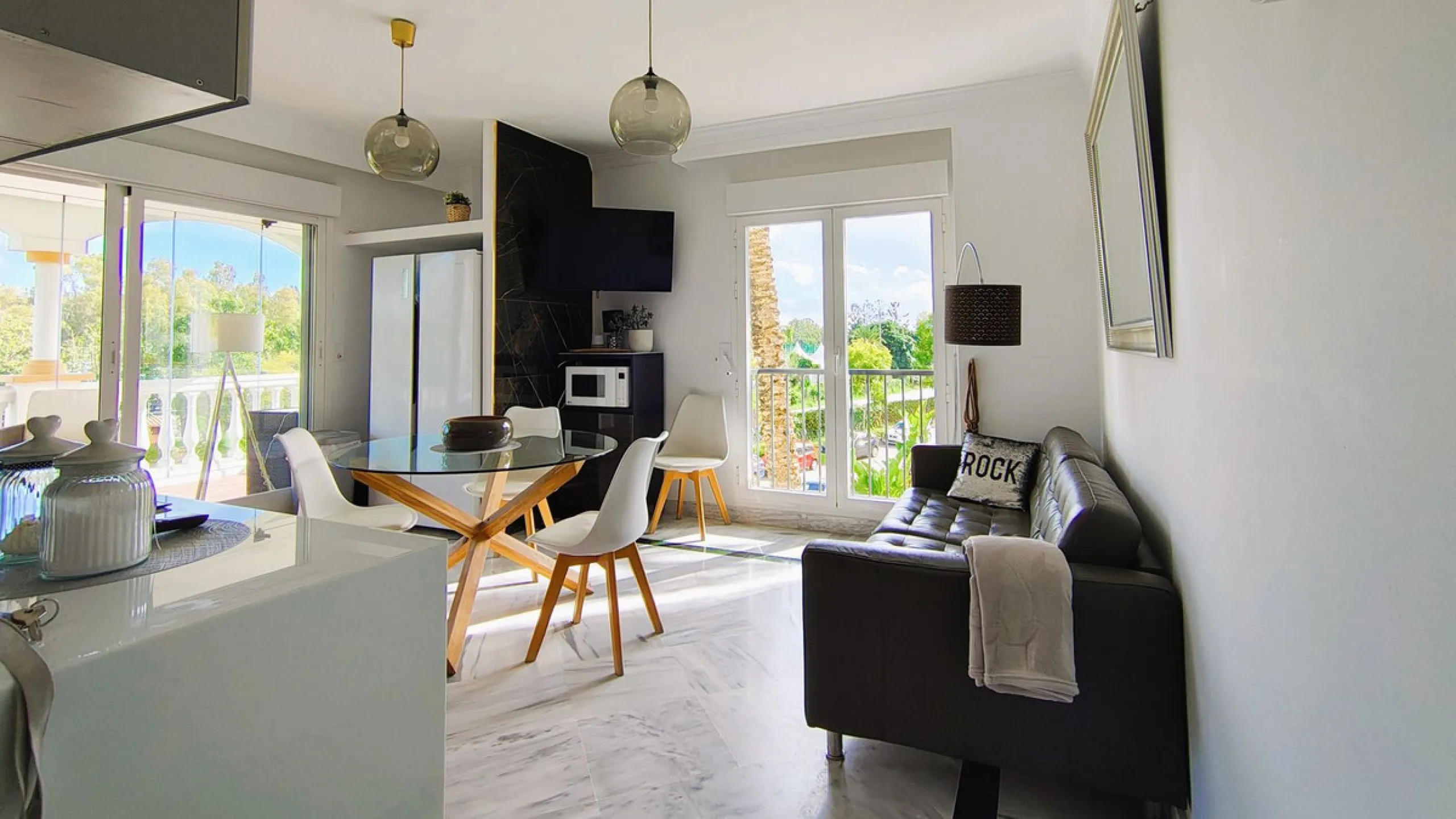 Apartment - Middle Floor Apartment в продаже в Marbella, Málaga. В доме 4 спален и 3 ванных комнат. Площадь дома 101 м²