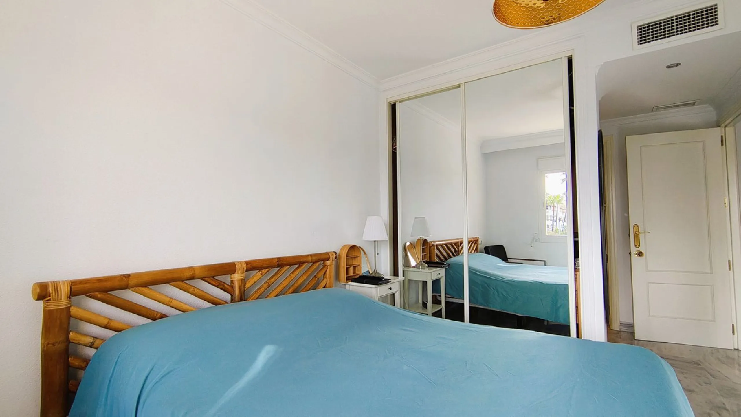 Apartment - Middle Floor Apartment в продаже в Marbella, Málaga. В доме 4 спален и 3 ванных комнат. Площадь дома 101 м²