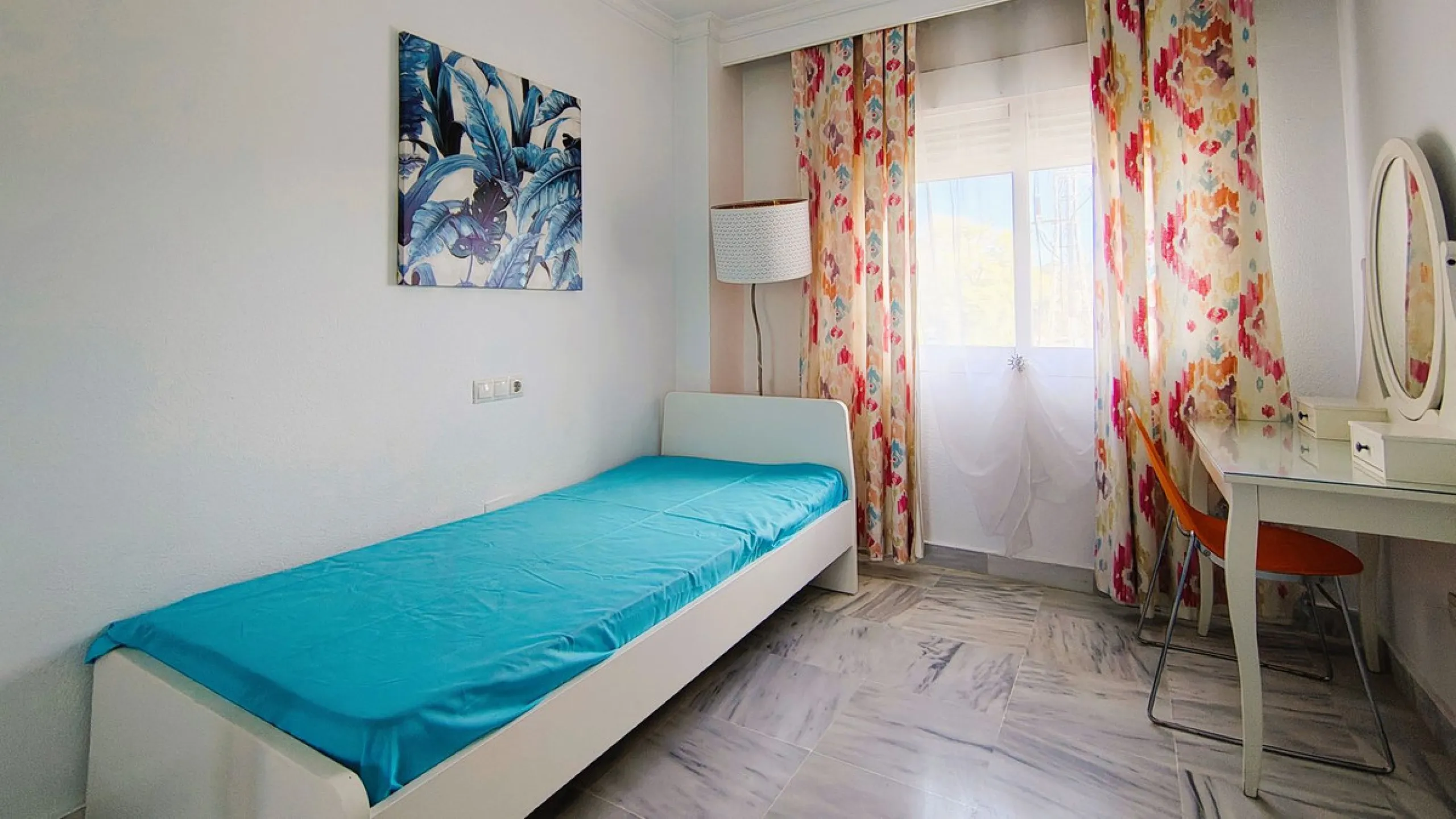 Apartment - Middle Floor Apartment в продаже в Marbella, Málaga. В доме 4 спален и 3 ванных комнат. Площадь дома 101 м²