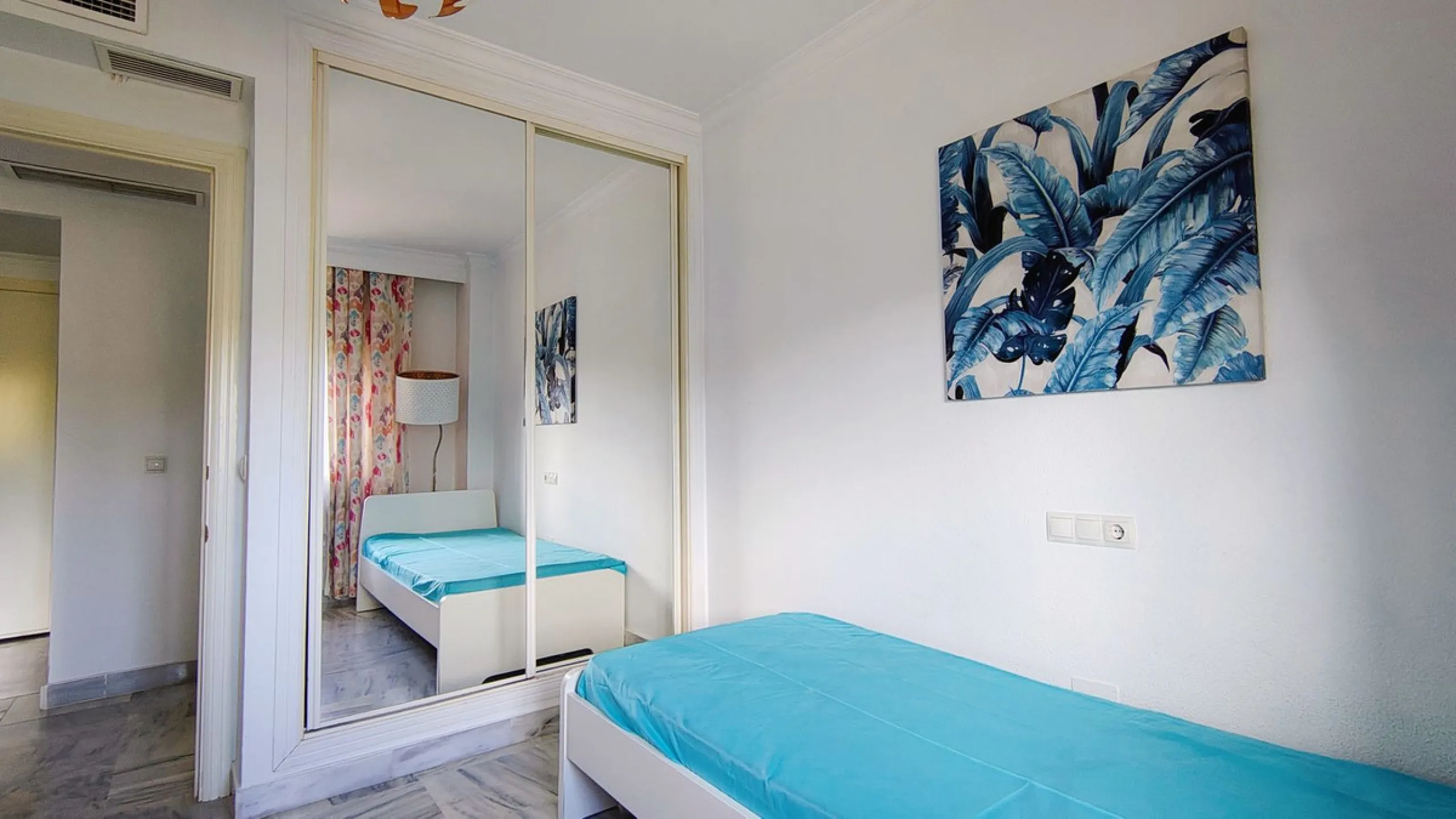Apartment - Middle Floor Apartment в продаже в Marbella, Málaga. В доме 4 спален и 3 ванных комнат. Площадь дома 101 м²