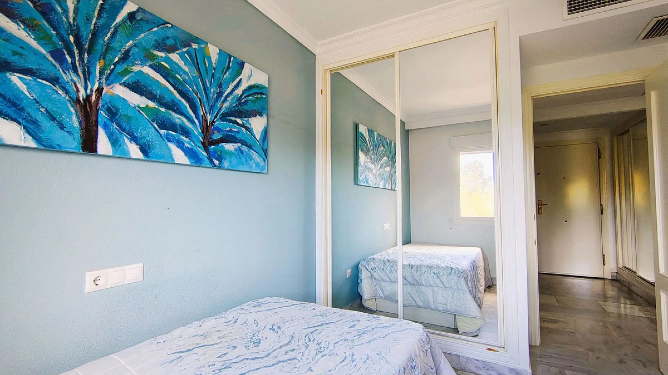Apartment - Middle Floor Apartment в продаже в Marbella, Málaga. В доме 4 спален и 3 ванных комнат. Площадь дома 101 м²